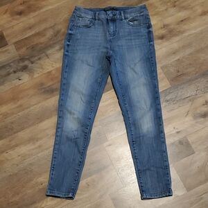 Gently Used Simply Vera Vera Wang Size 2 Light Blue Skinny Jeans